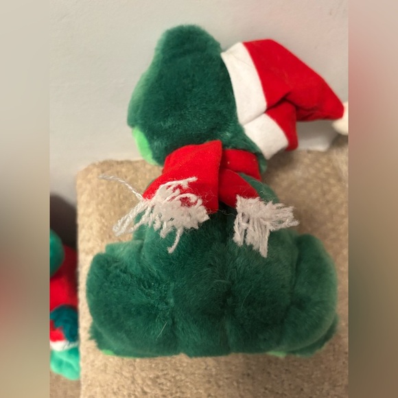 Vintage Freddy the Frog Christmas plush, set of 2, one “croaks” Santa hat - Picture 5 of 5